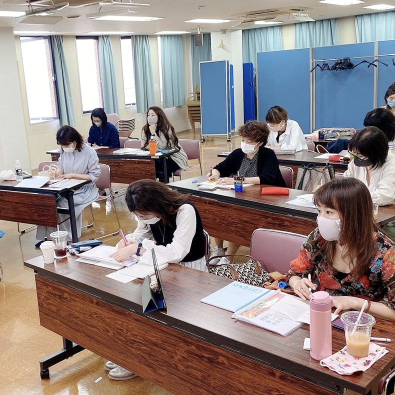 東京巻き爪補正スクール|巻き爪・変形爪・陥入爪の補正施術が学べる!クロミネイルズ